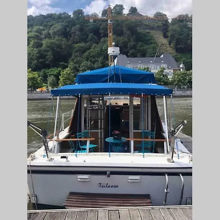 Bateau  tsilaosa au Coeur De Botel