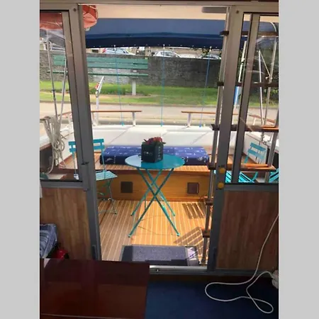 Botel Bateau  tsilaosa au Coeur De *