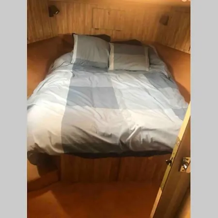 Botel Bateau  tsilaosa au Coeur De *